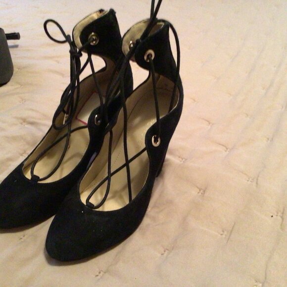 Marc Fisher Black Suede With Gold Zipper And Tassel Size 6 - Picture 3 of 3